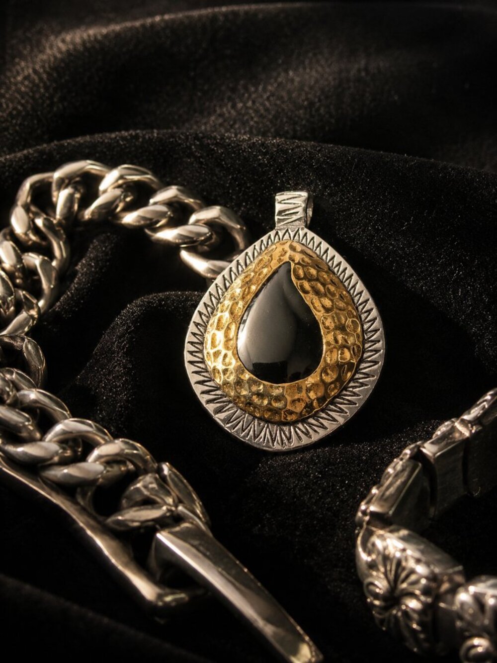 Vintage Lia Sophia Black Cabochon Mixed Metal Statement Pendant